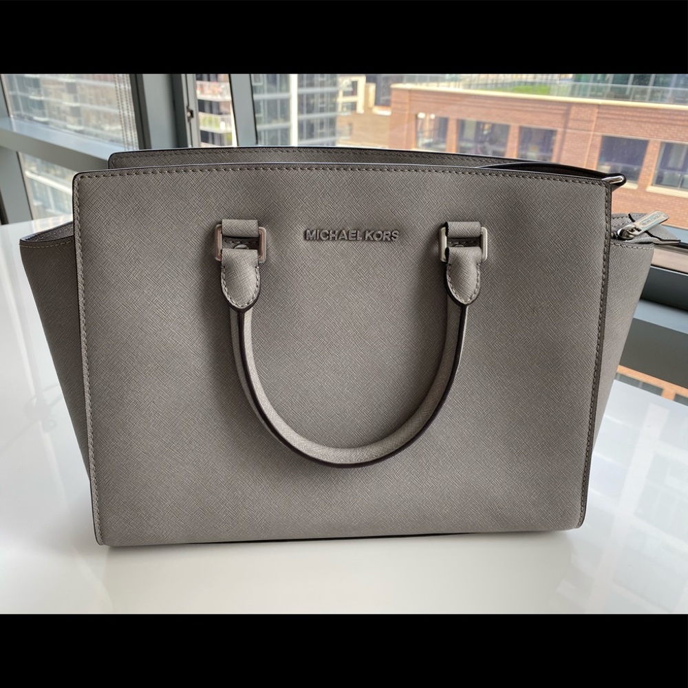 Michael Kors grey handbag. Never used. Has strap.